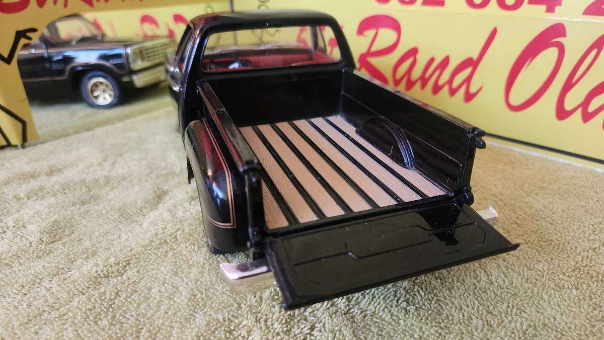 Dodge Pick-Up Truck (1:18)