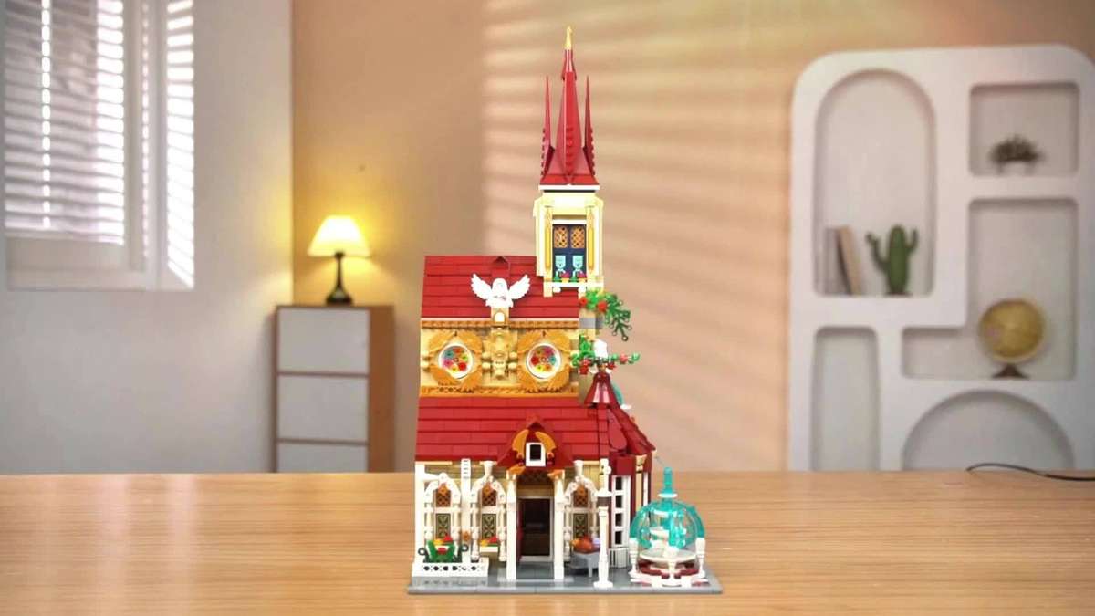 Building Toy Architectural Model Toy Set Style 33203 Rose Red Monastery  2960Pcs