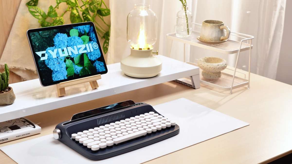 YUNZII B303 Blue Wireless Keyboard