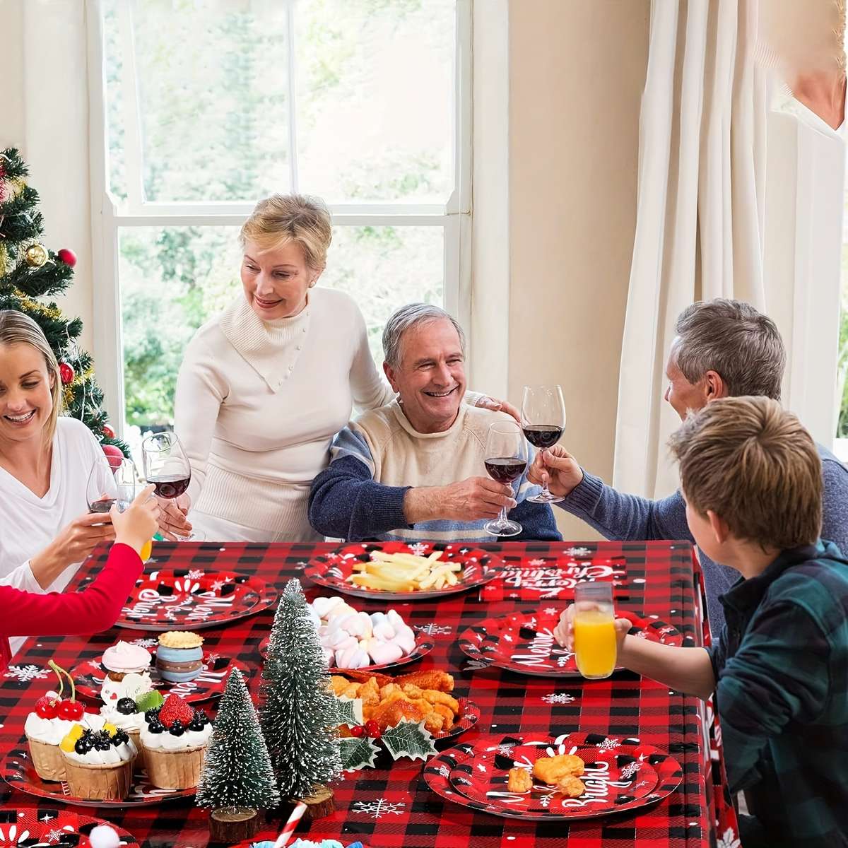 Christmas Tablecloth Style 16 Pcs 7Inch Plates