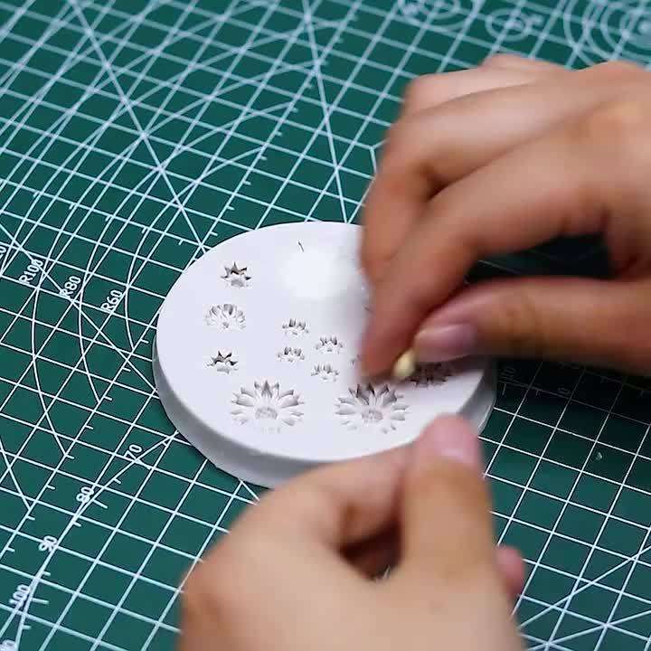Suitable For Baking Molds Model 2 Pack Daisy Silicone Mold