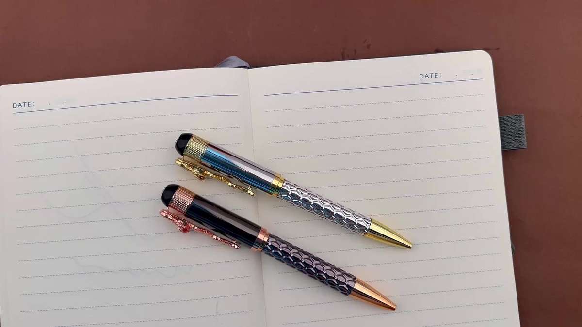Pen color Silvery Quantity1 ballpoint pen + 4 refills