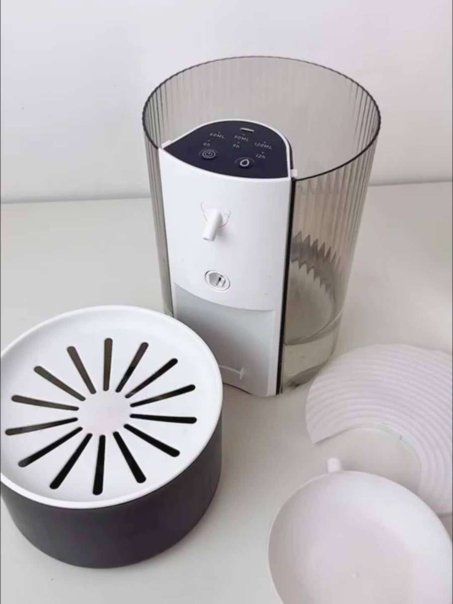 Pet supplies Capacity 3000ml Khaki Color