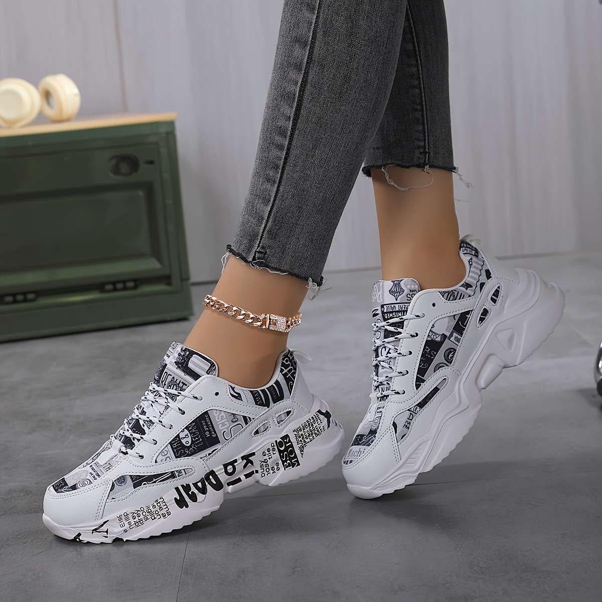 Sneakers Color White And Black Sizeuk 7.5