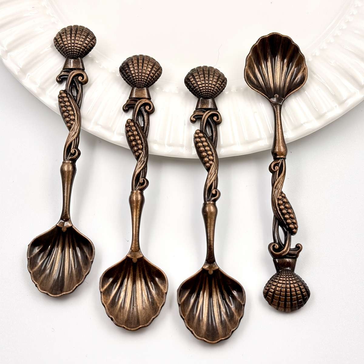 4pcs Vintage Seashell Dessert Spoons Elegant Antique Bronze Metal Coffee Ice Cream Tea Sti