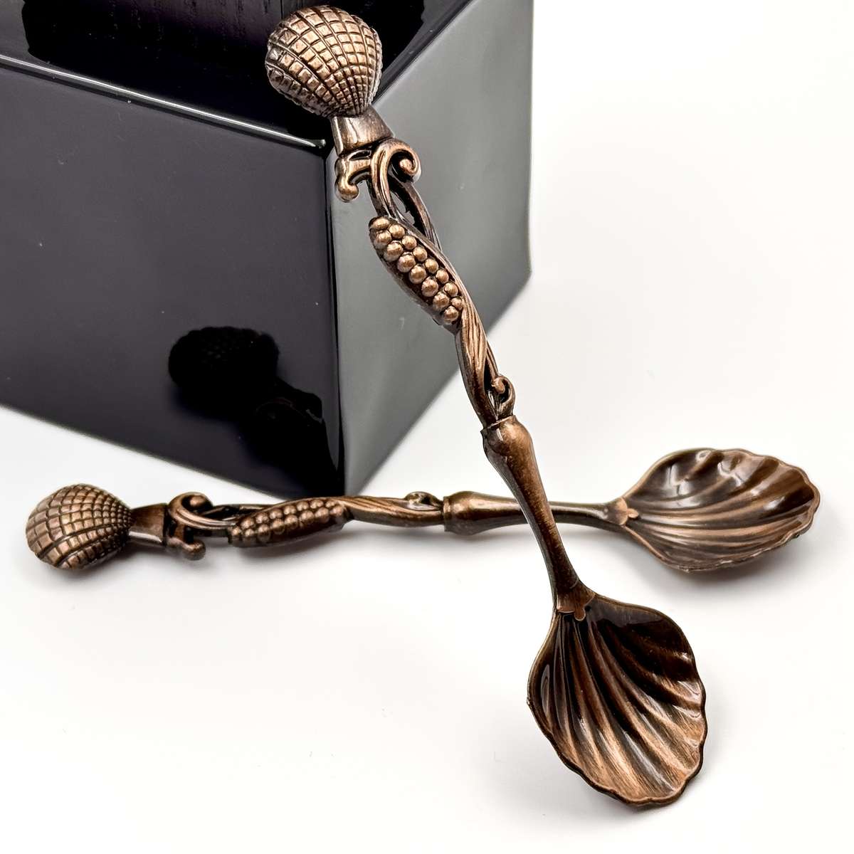 4pcs Vintage Seashell Dessert Spoons Elegant Antique Bronze Metal Coffee Ice Cream Tea Sti