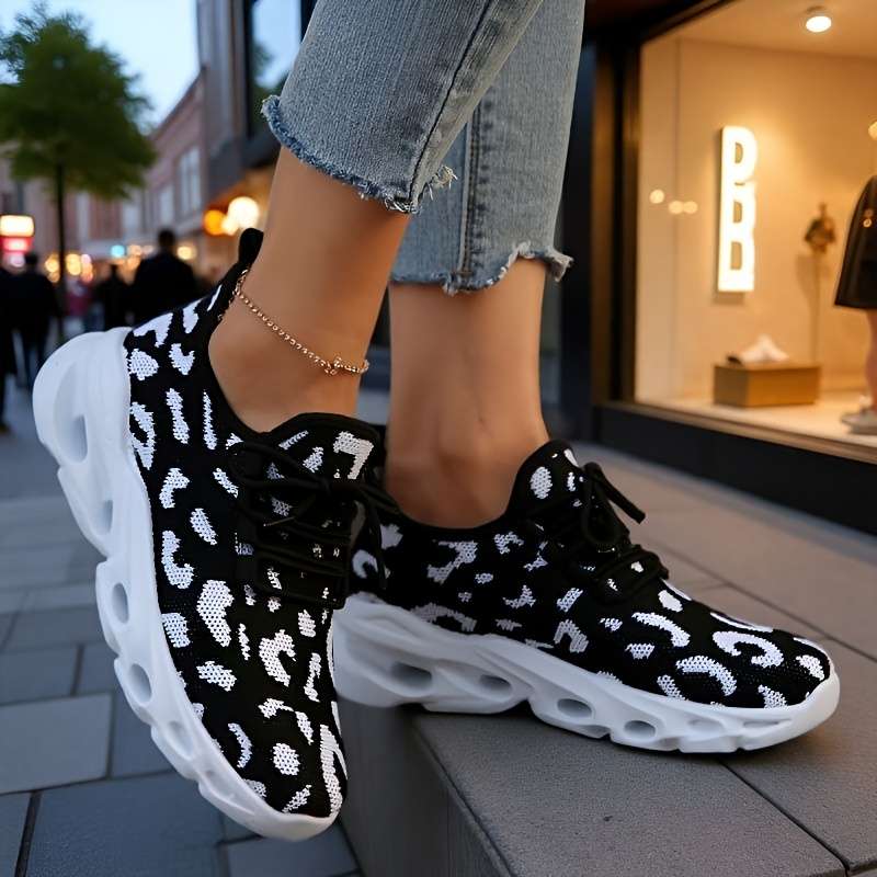 Women S Sneakers Color Black And White Spots Sizeuk 4