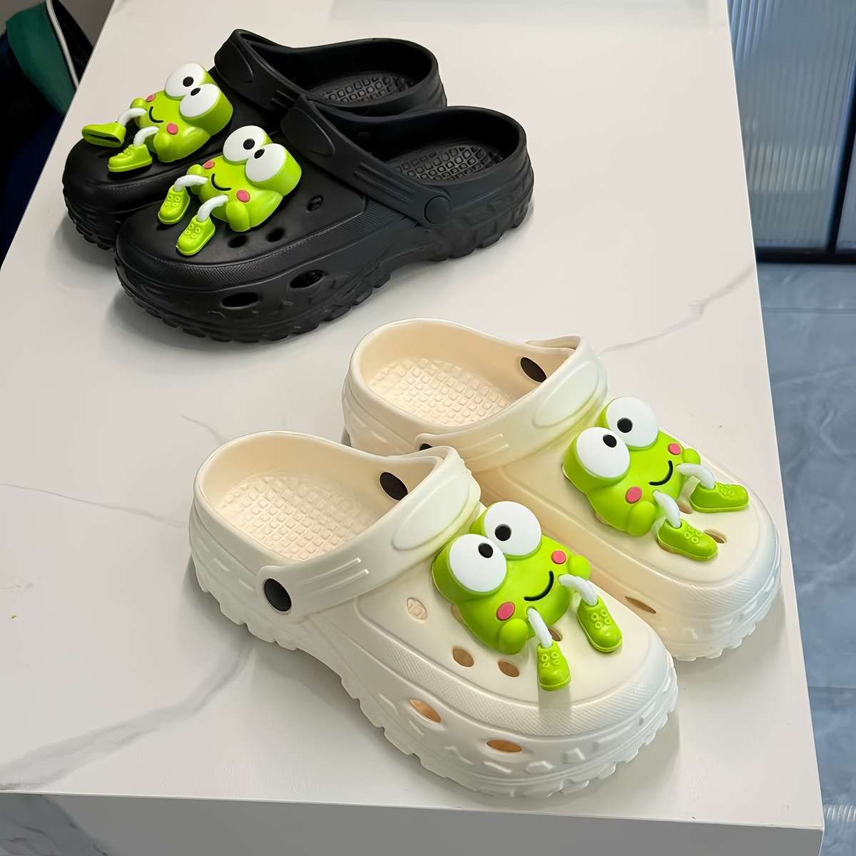 Sandals Color White  2Pcs Accessories Size Uk 2.5 3