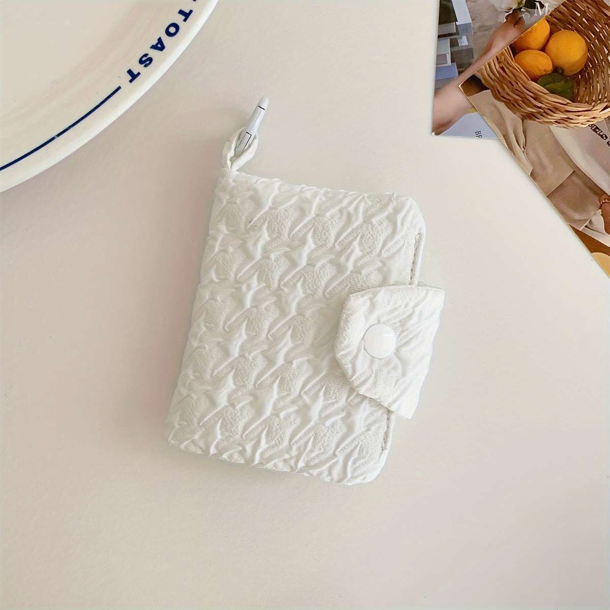 Elegant Bi-Fold Bubble Gauze Wallet With Snap Closure And Keychain Accessory Hand Washable Che