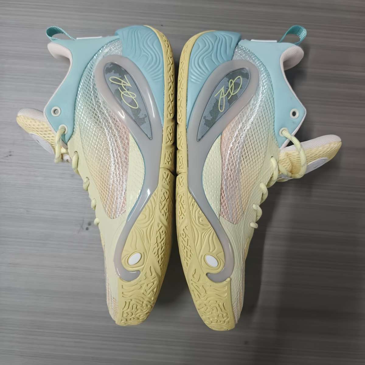 Sneakers White And Yellow Size Uk 7