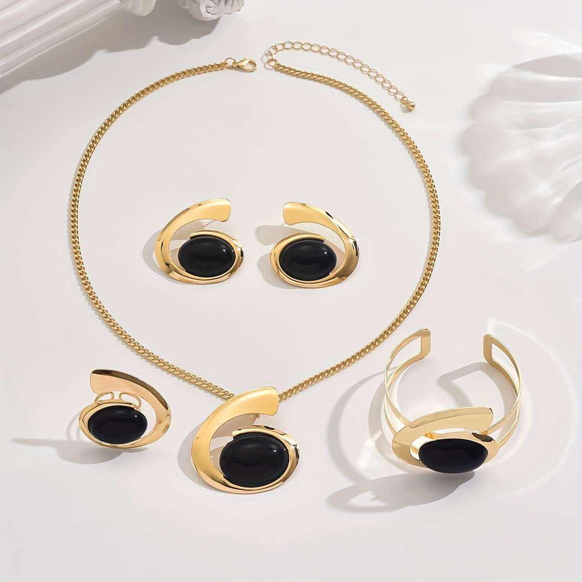 Womens Necklace Color Black