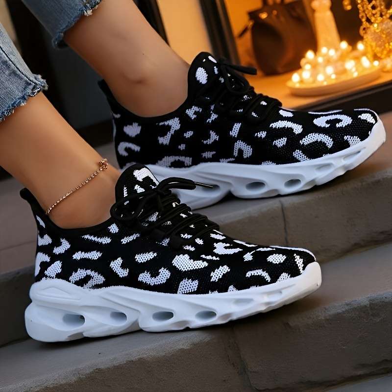 Women S Sneakers Color Black And White Spots Sizeuk 4