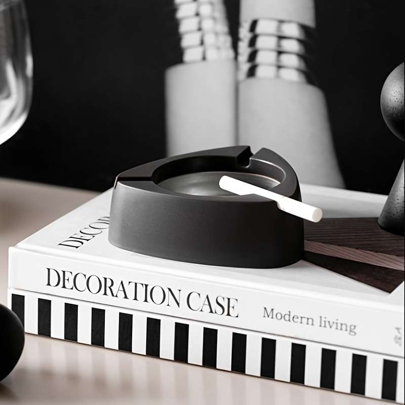 2PCS Simple Creative Triangle Ashtray Creative Home Personality Ashtray 2pcs