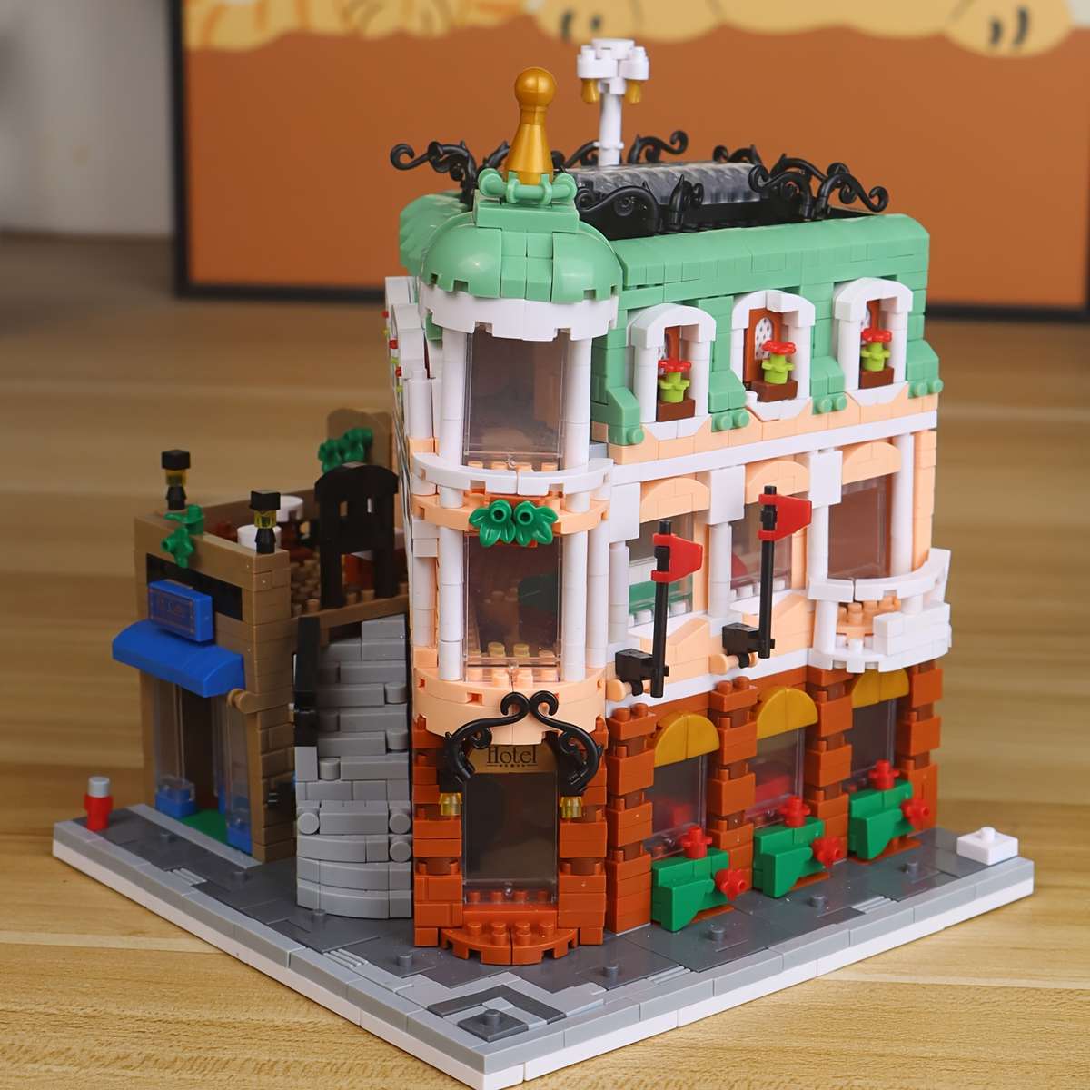 Building Toy Architectural Model Toy Set Model Corner Hotel 2260Pcs