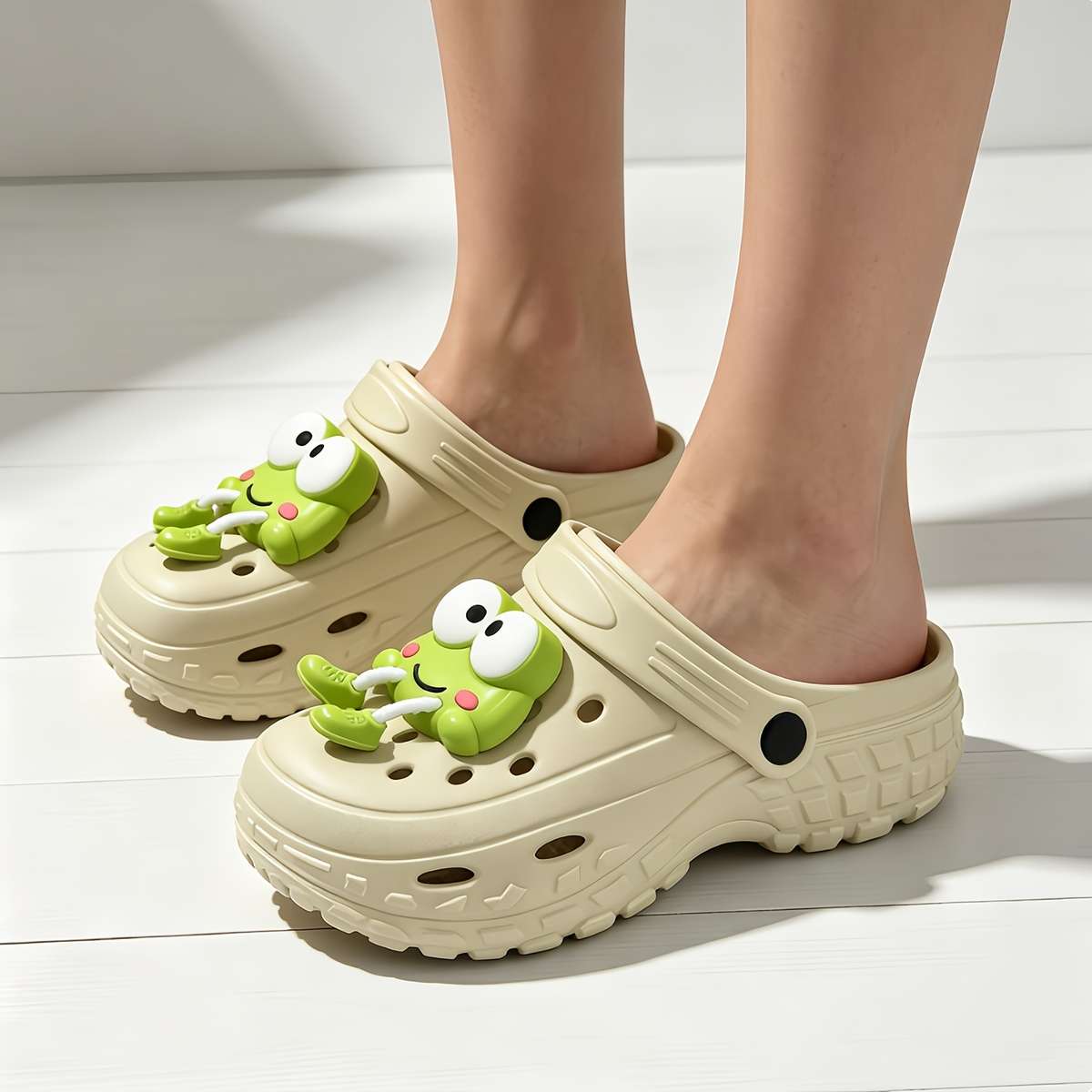 Sandals Color White  2Pcs Accessories Size Uk 2.5 3