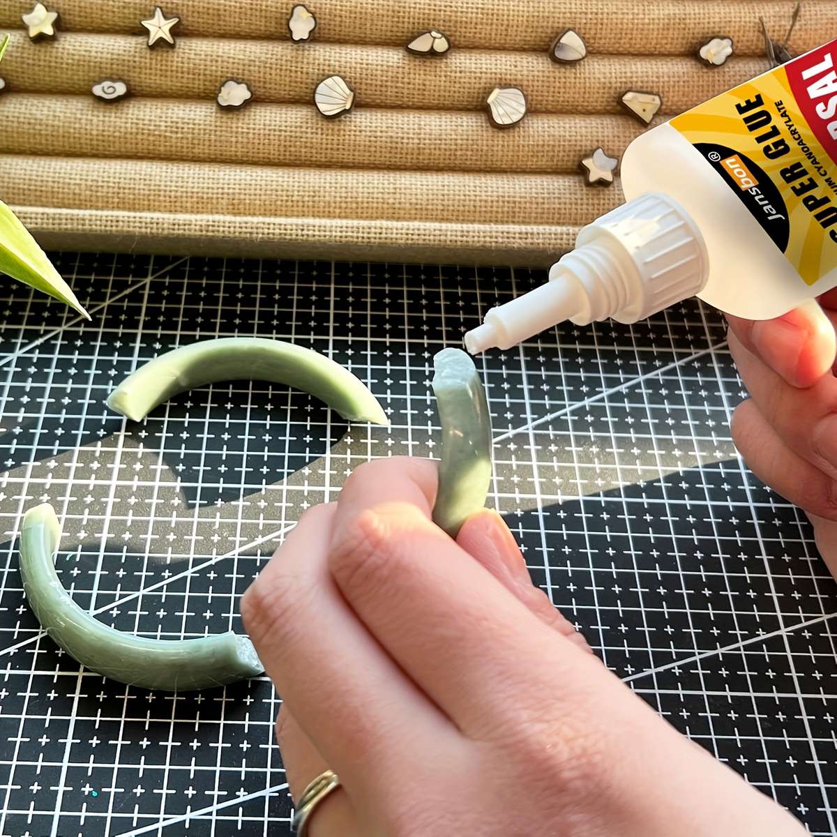 Adhesives Capacity 20G0.7Oz