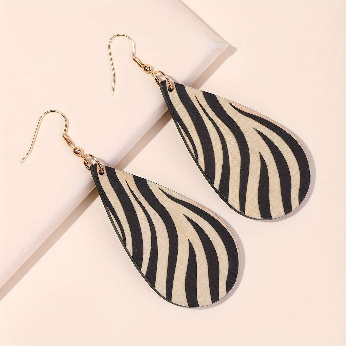 Women S Earrings Model B1