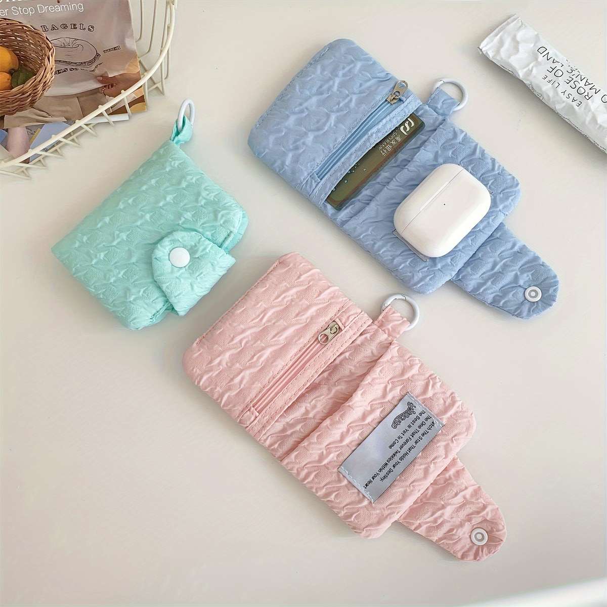 Elegant Bi-Fold Bubble Gauze Wallet With Snap Closure And Keychain Accessory Hand Washable Che