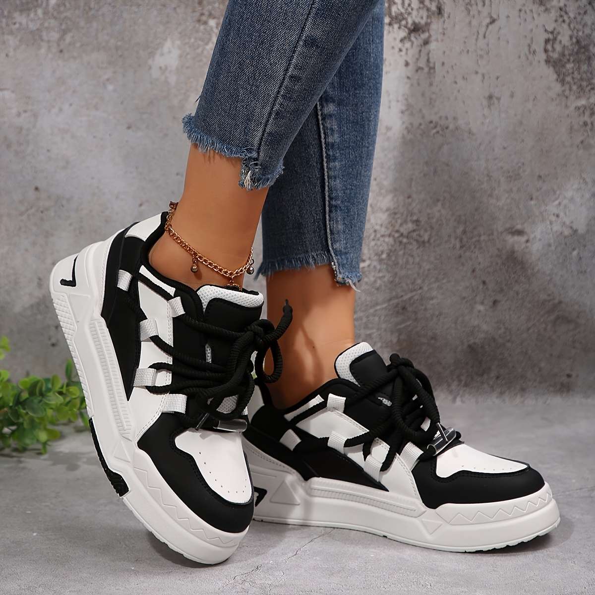 Women S Sneakers Color Black And White Color Sizeuk 5