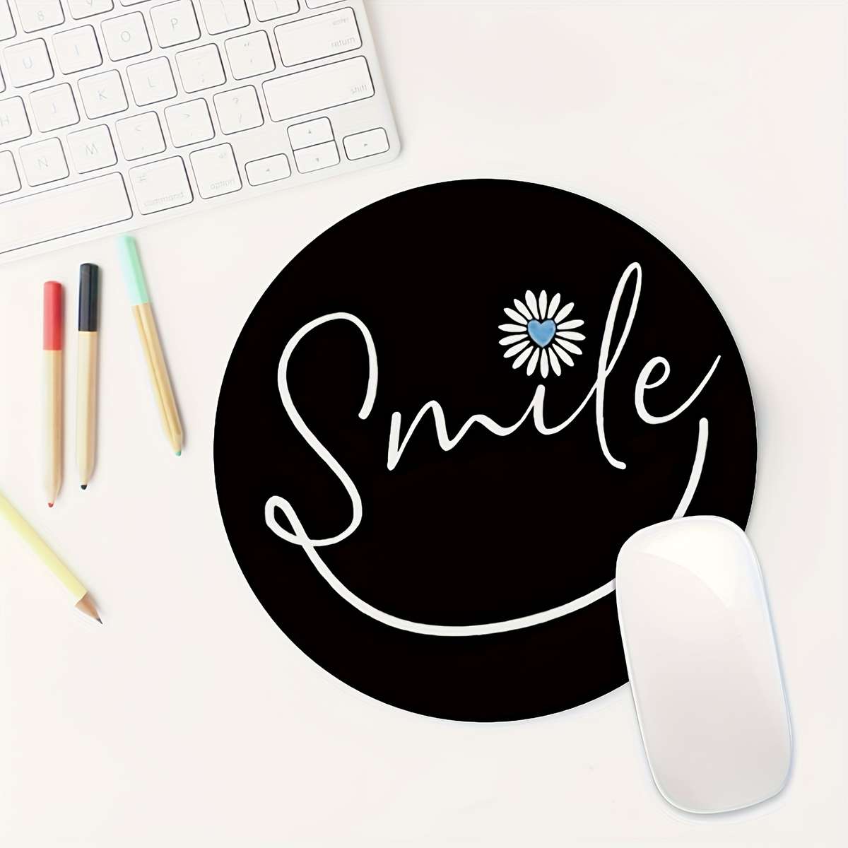 Premium Comfortable Smile Game Mouse Personalized Round For Gift Choice