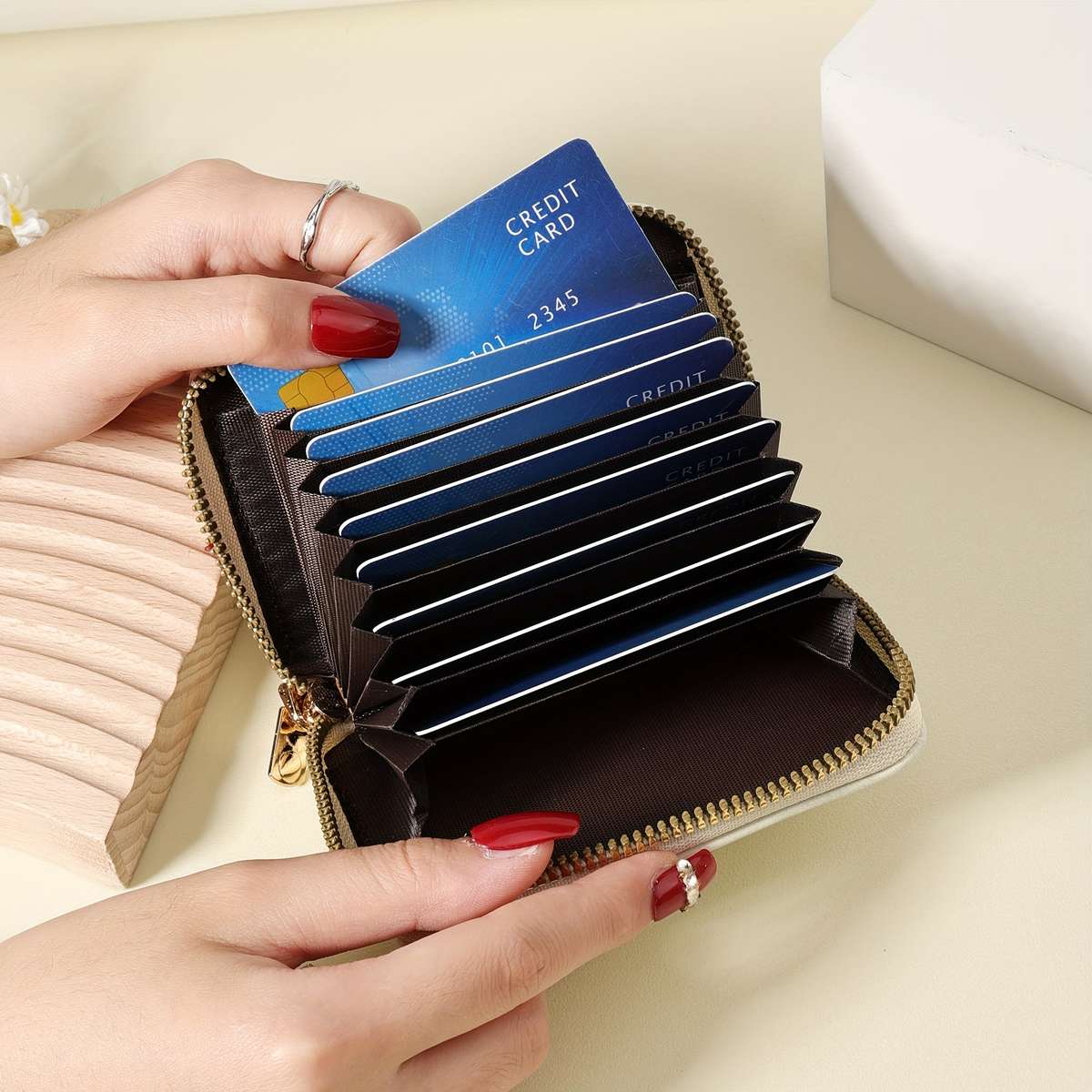 Stylish Eye Print Wallet With Zipper Closure Multiple Card Slots Nylon Lininglightweight