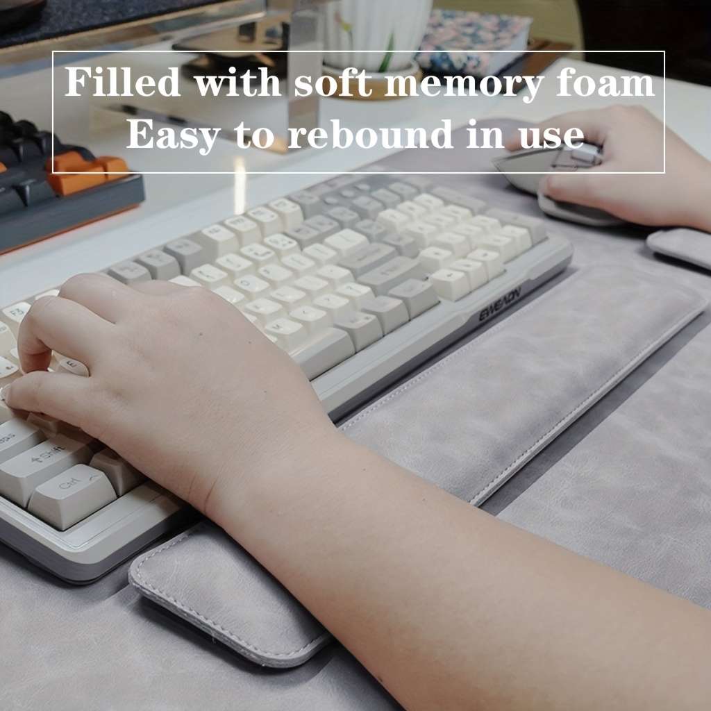 Mouse Pad Color Pink Three Piece Set   Size 70Cm X 35Cm