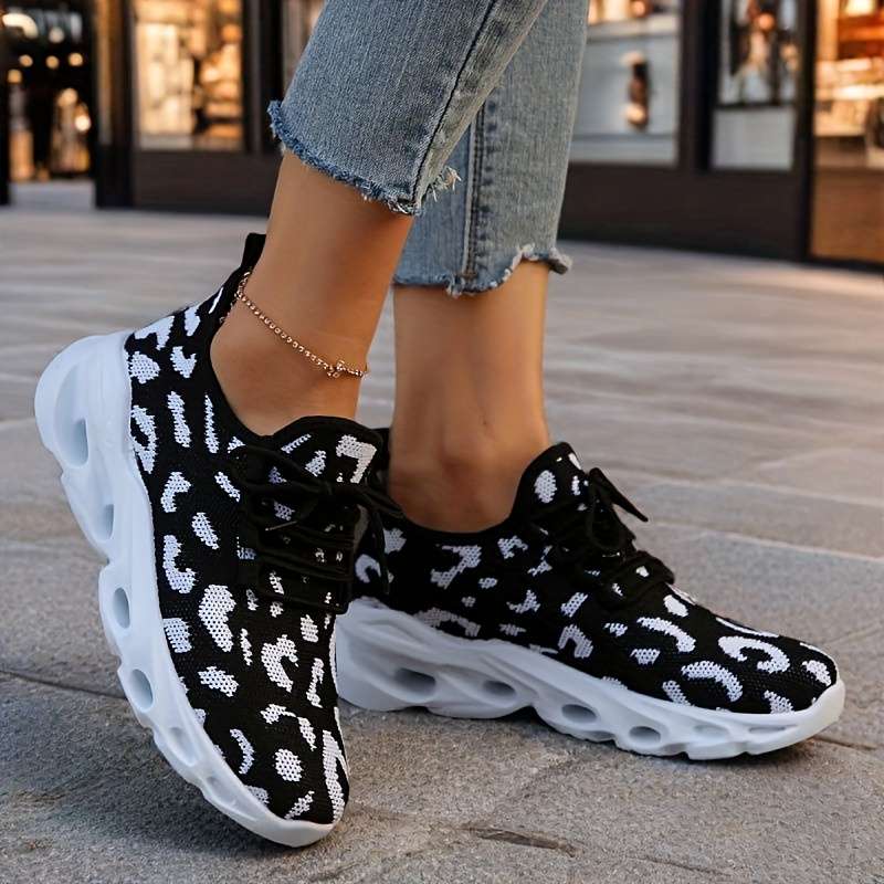 Women S Sneakers Color Black And White Spots Sizeuk 4