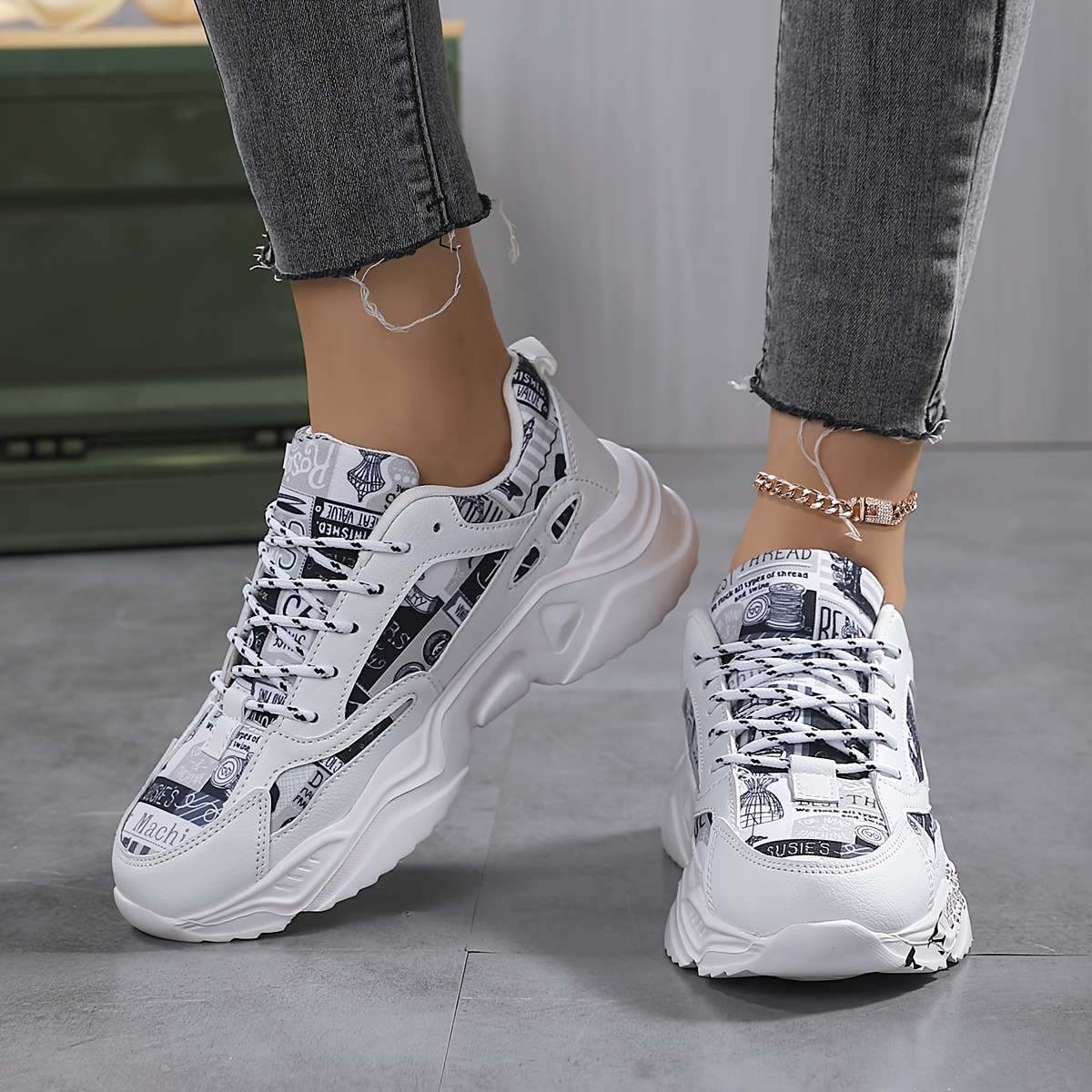 Sneakers Color White And Black Sizeuk 7.5