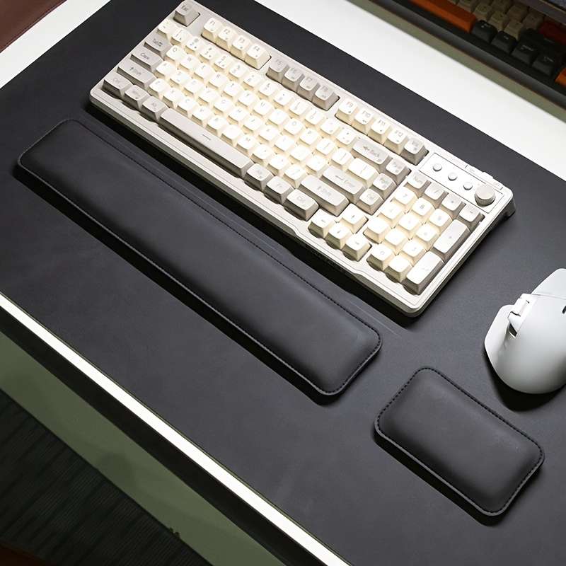 Mouse Pad Color Pink Three Piece Set   Size 70Cm X 35Cm