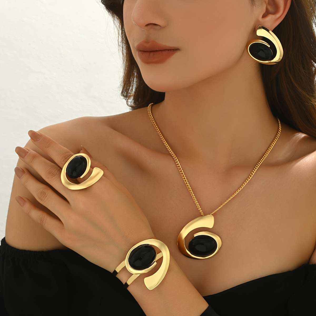 Womens Necklace Color Black