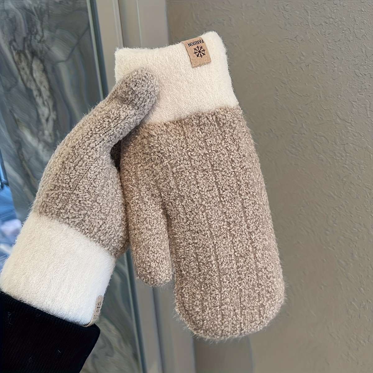 Gloves Color Khaki