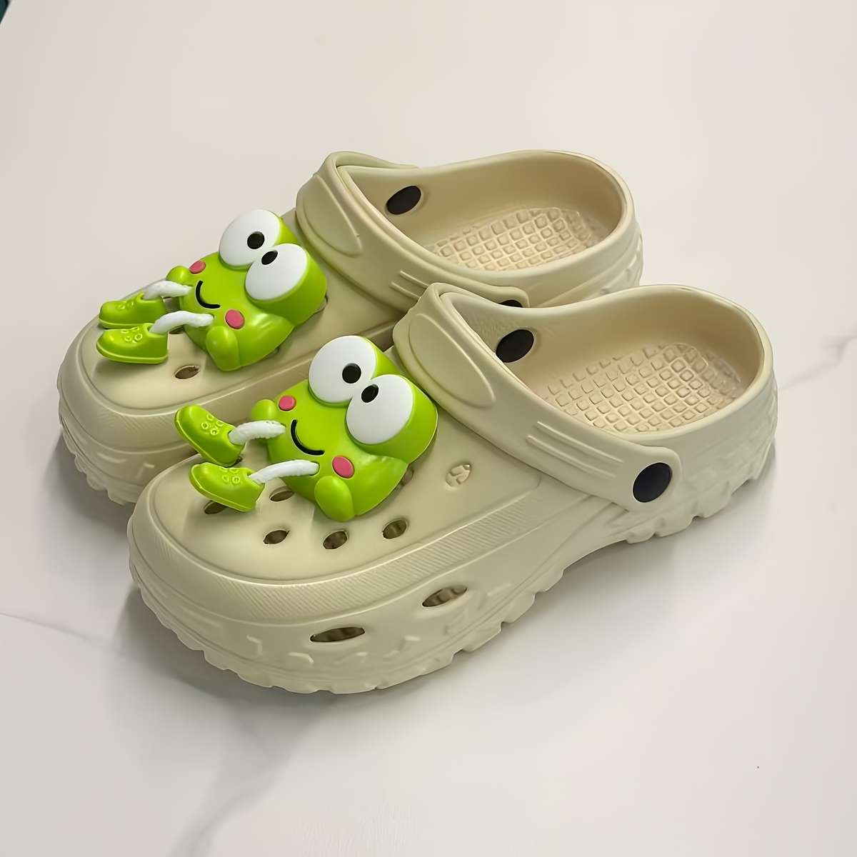 Sandals Color White  2Pcs Accessories Size Uk 2.5 3