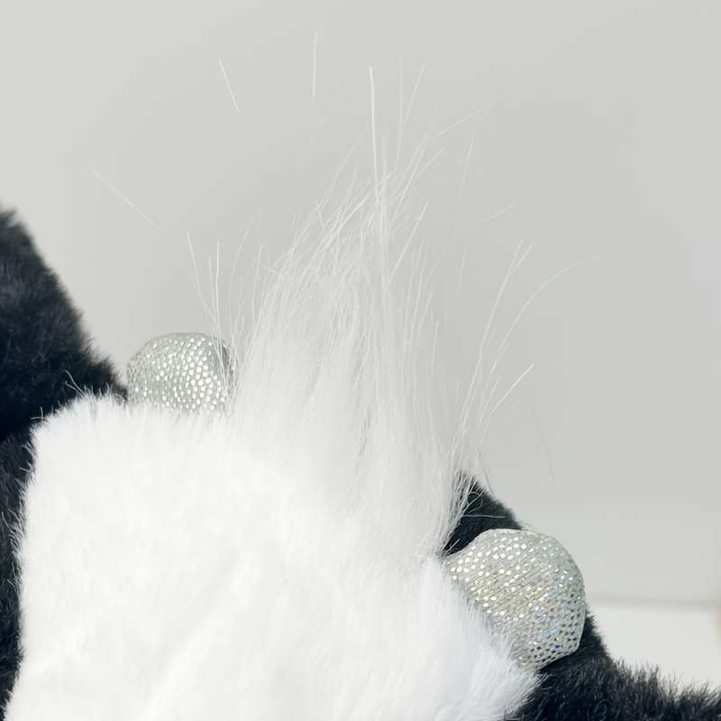 Plush Toyss color White And Black size 19.99 cm