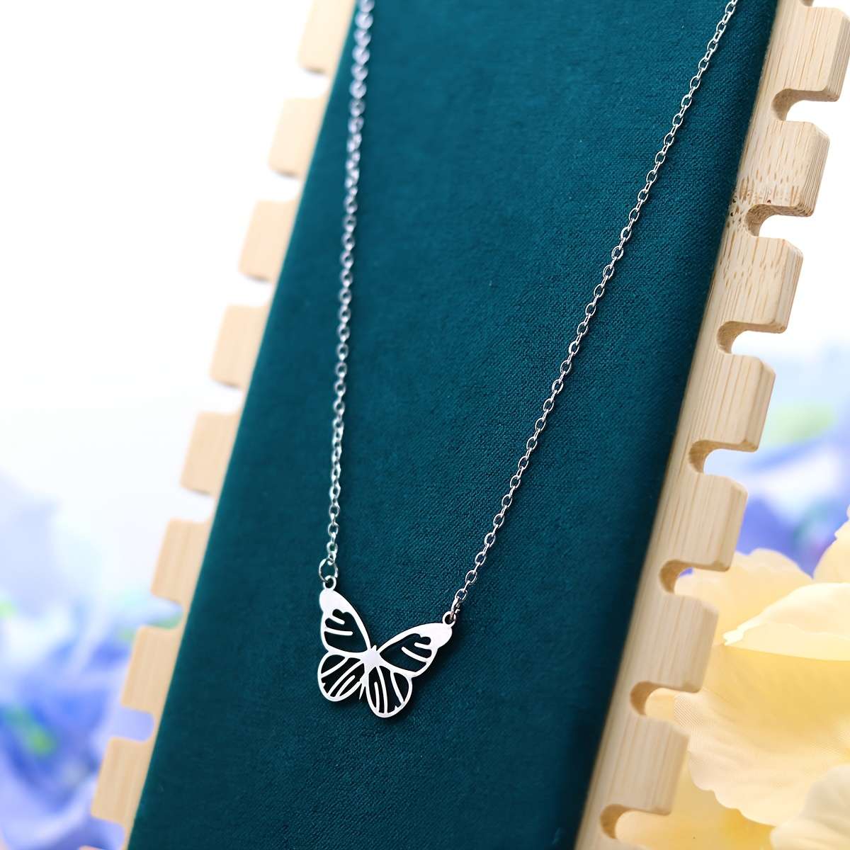 Womens Necklace Color Golden