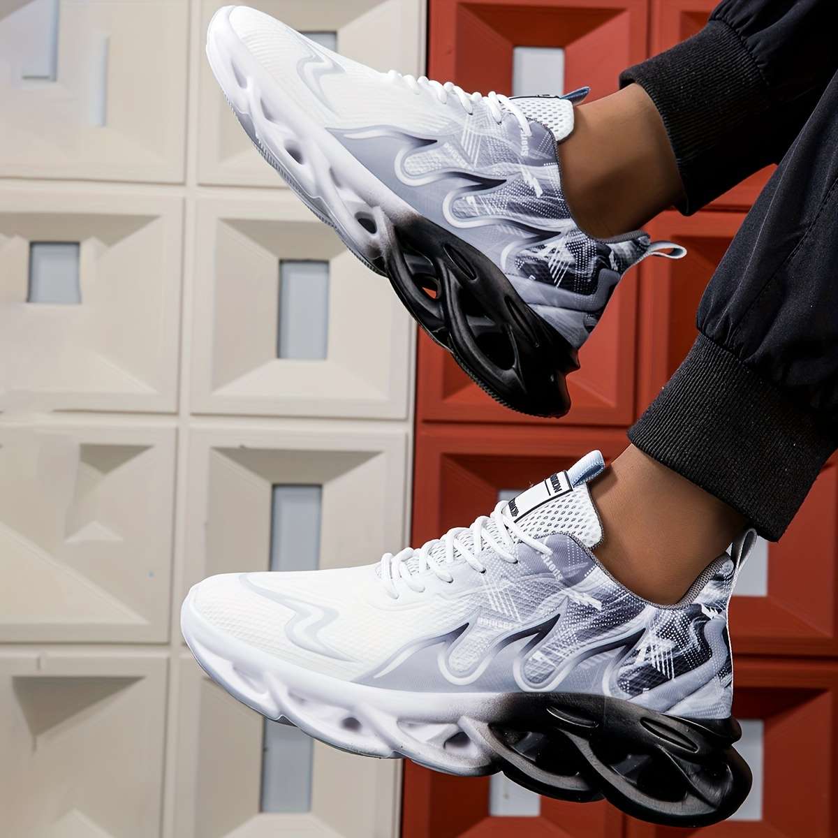 Sneakers Color Black And White Sizeuk 4