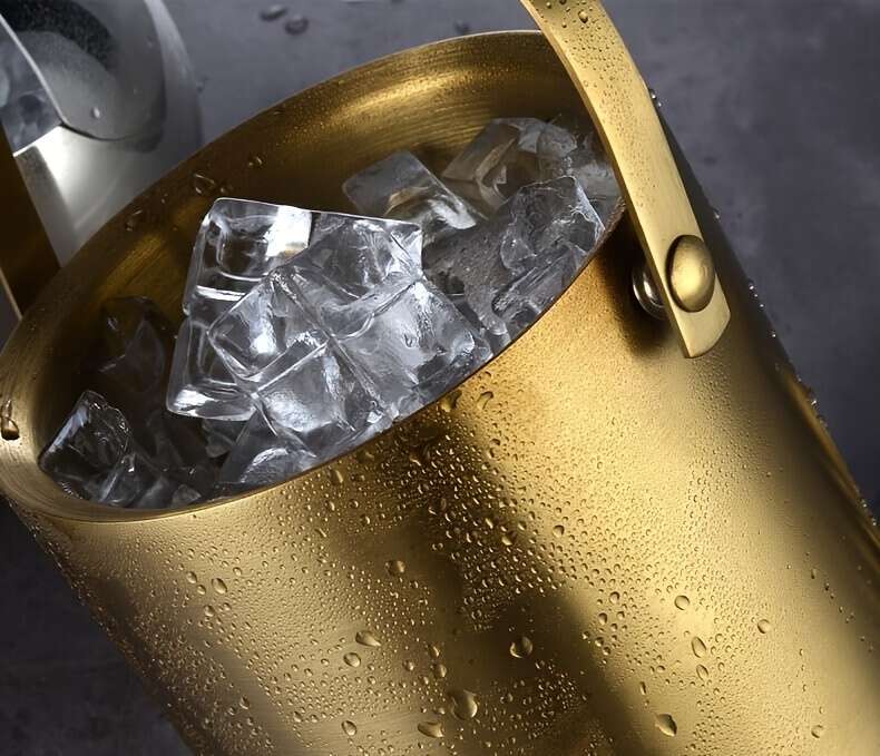 Ice Bucket Capacity 2L