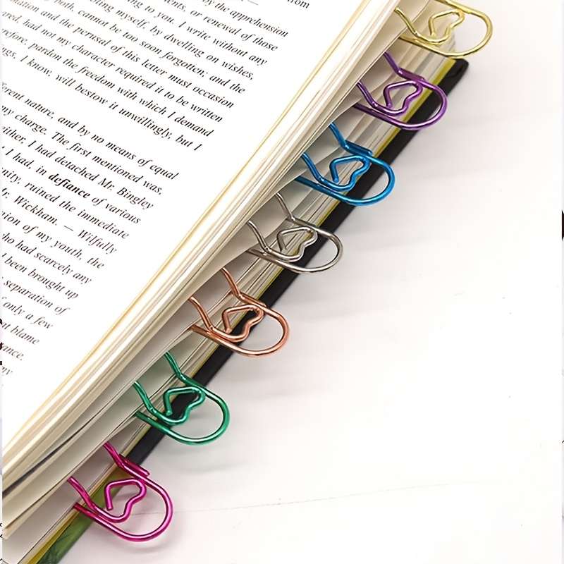 Colored Clips Quantity 1 Bucket 70 Clips
