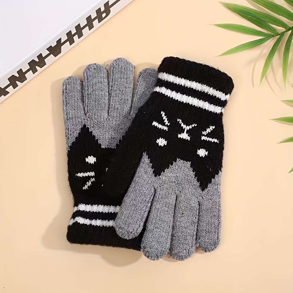 Modern Breathable Pair Of Warm Knit Gloves Featuring An Adorable Cat Face