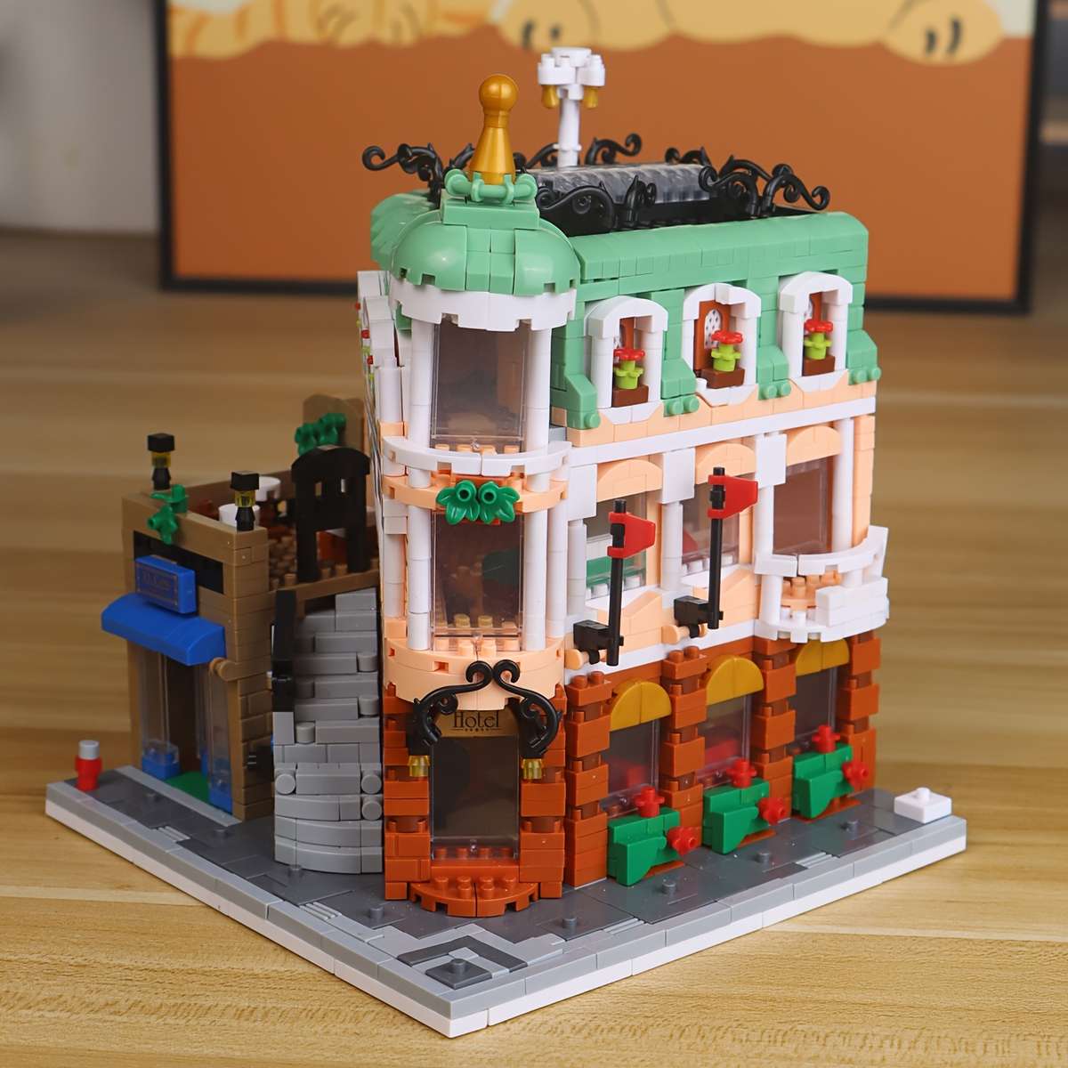 Building Toy Architectural Model Toy Set Model Corner Hotel 2260Pcs