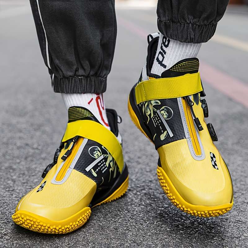 Sneakers Black And Golden Size Uk 10