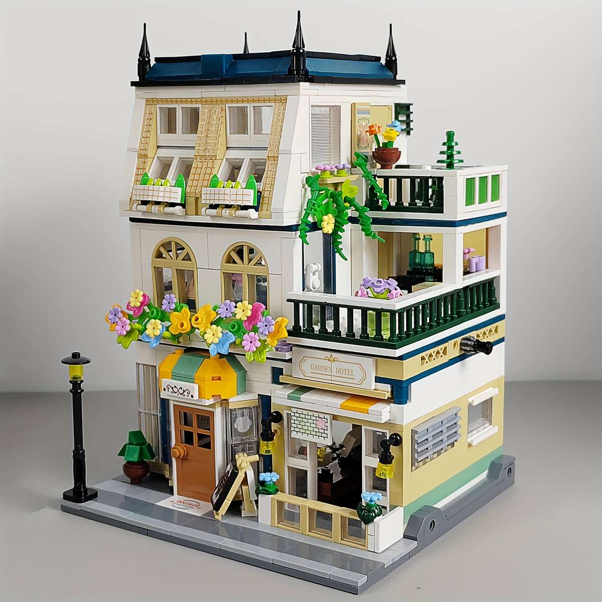 Building Toy Architectural Model Toy Set Style 613031 Floral Breeze Villa  998Pcs