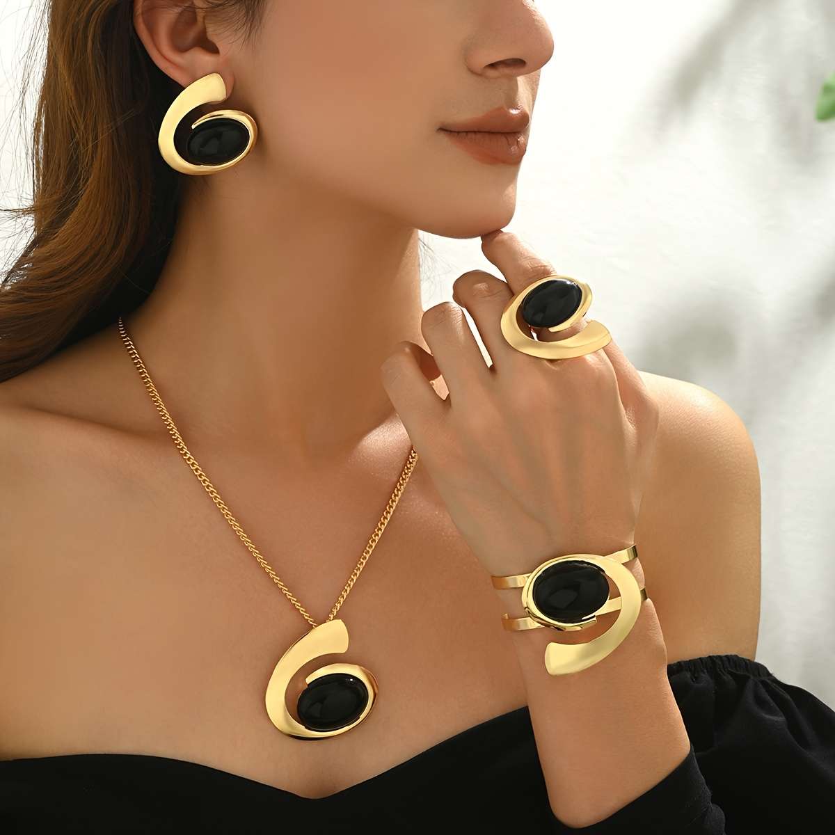 Womens Necklace Color Black