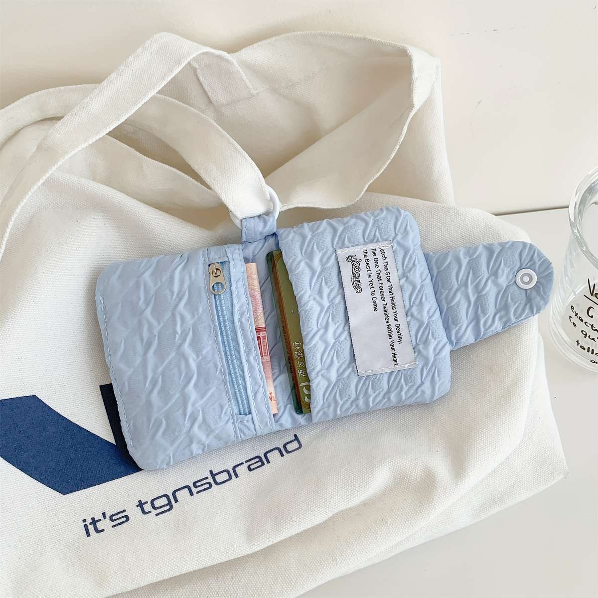 Elegant Bi-Fold Bubble Gauze Wallet With Snap Closure And Keychain Accessory Hand Washable Che