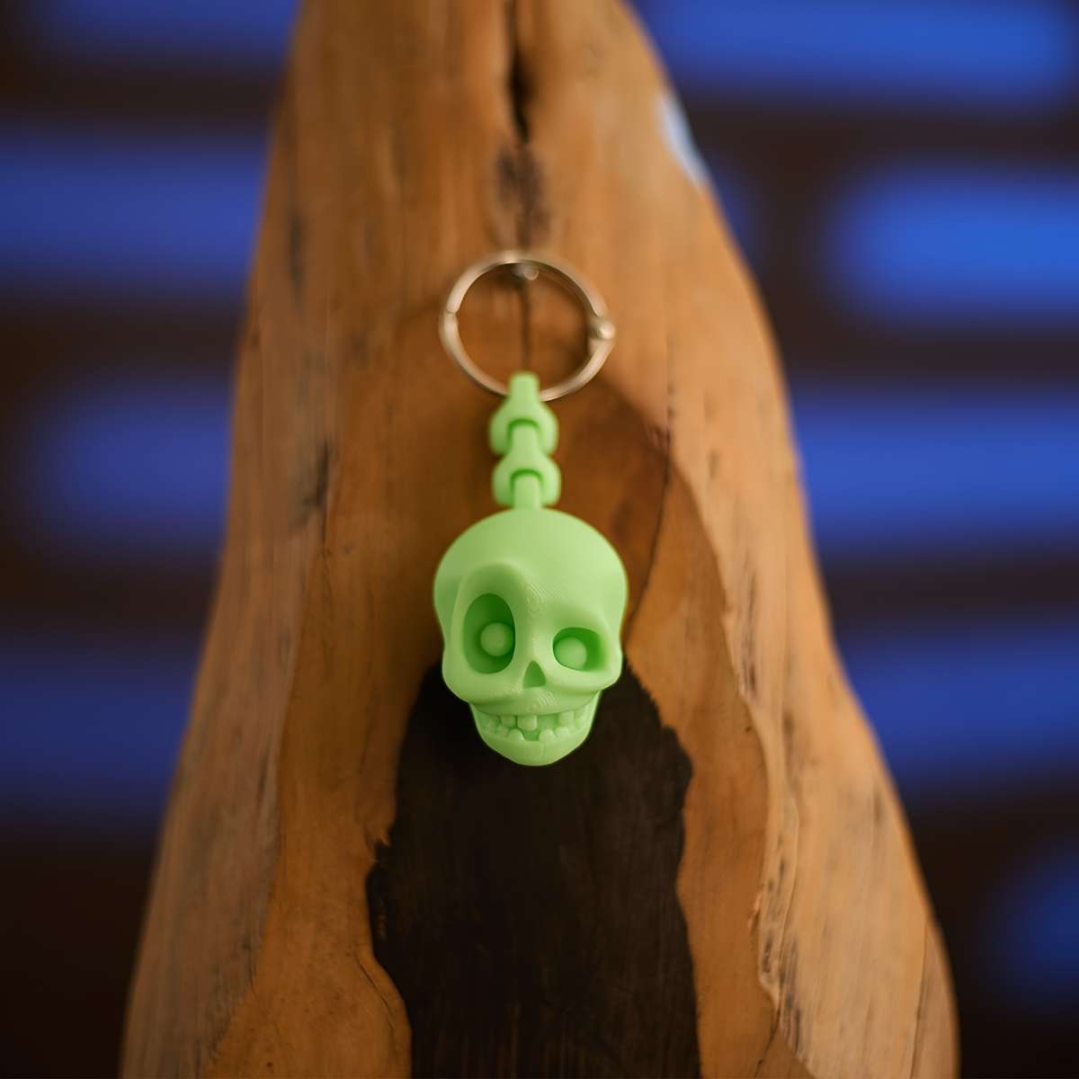 Exquisite Ergonomic Solid Steel Glowing Skull Keychain Printed Plastic For