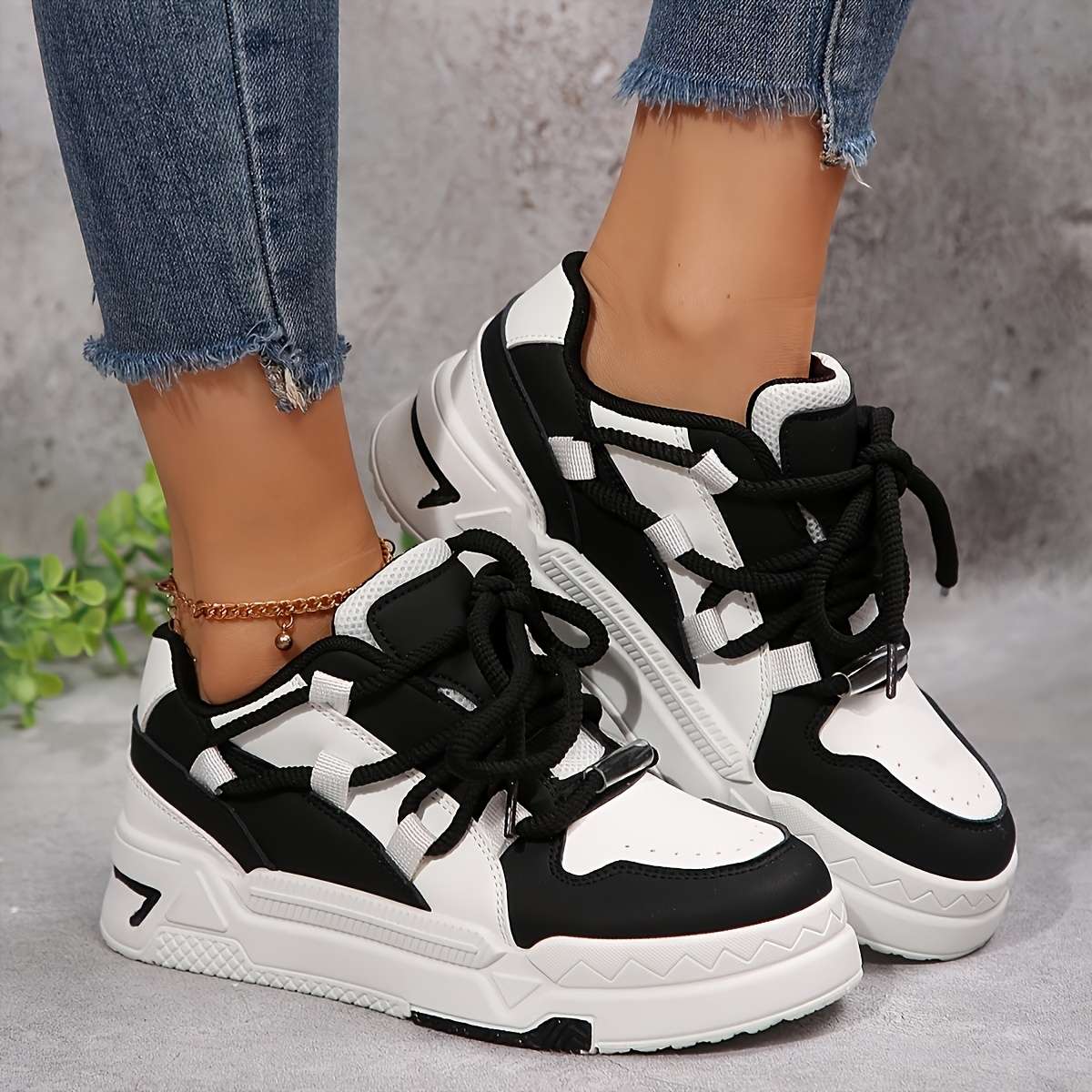 Women S Sneakers Color Black And White Color Sizeuk 5