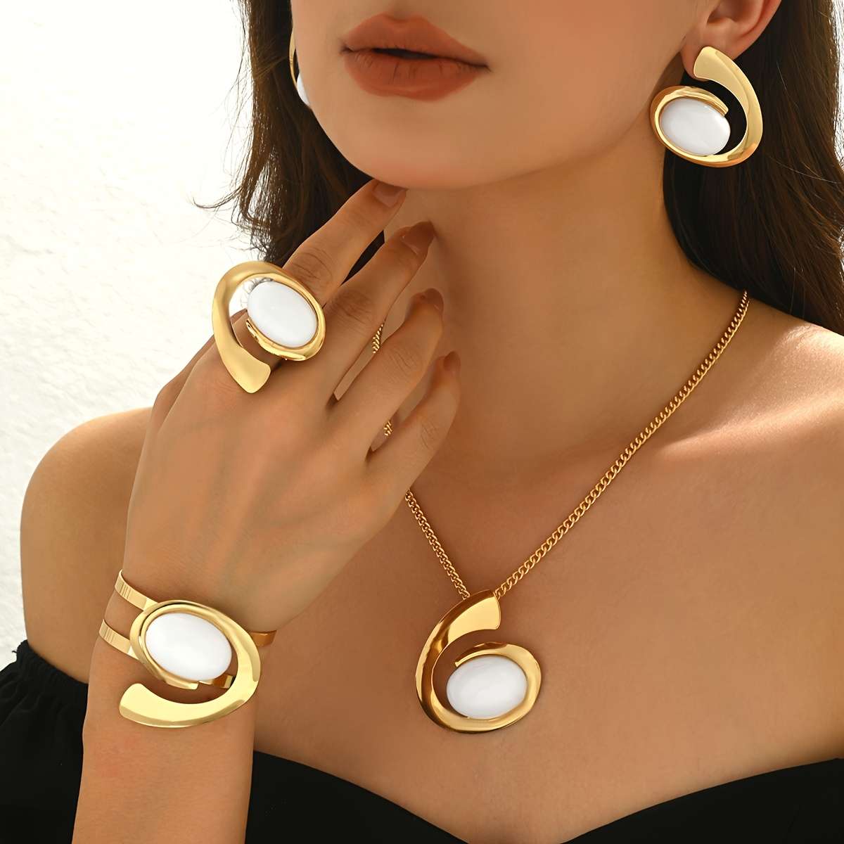 Womens Necklace Color Black