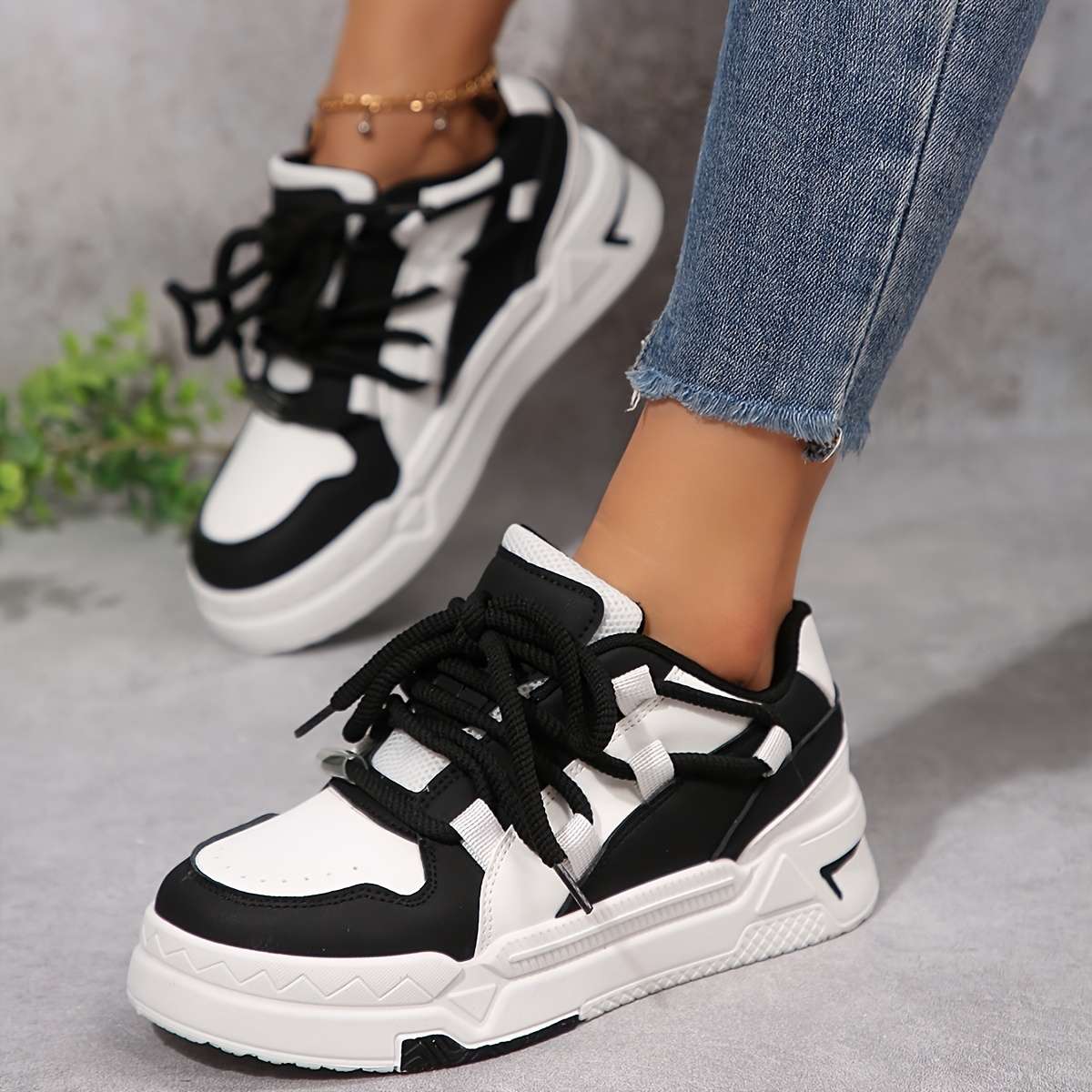 Women S Sneakers Color Black And White Color Sizeuk 5