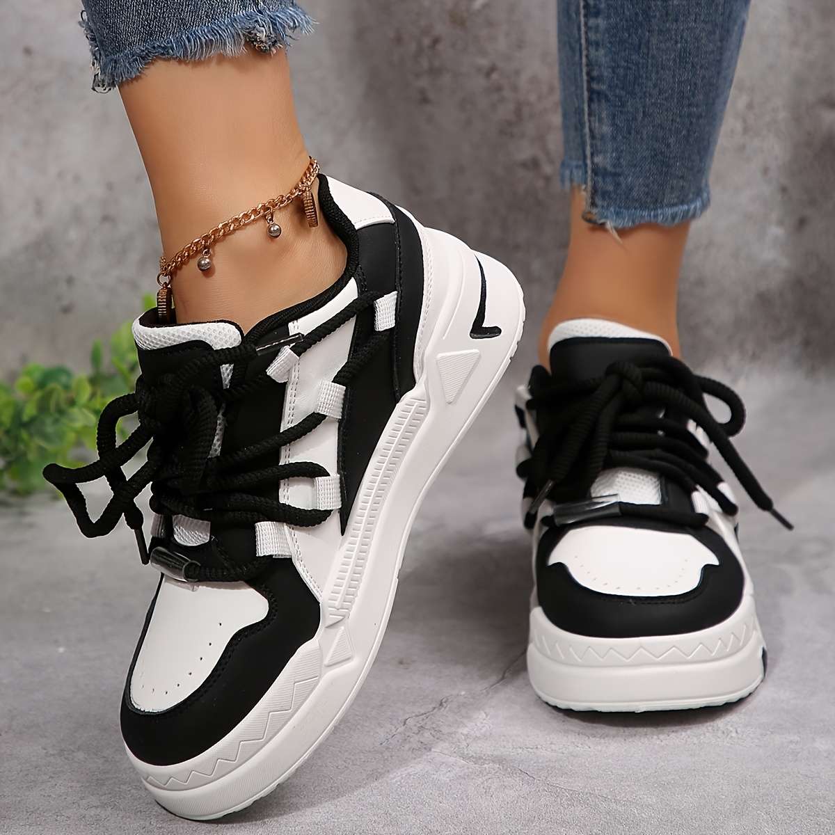 Women S Sneakers Color Black And White Color Sizeuk 5