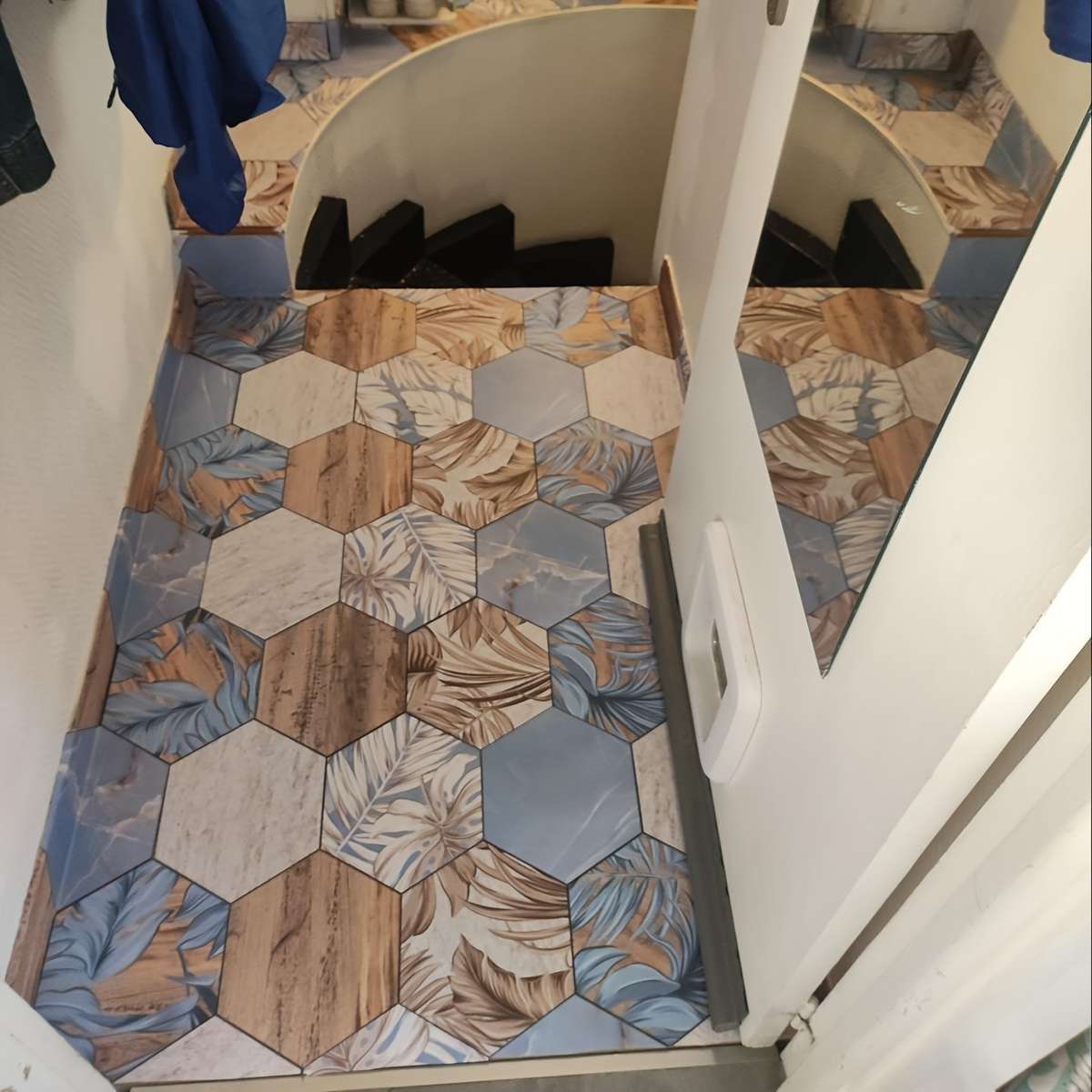 Self Adhesive Floor Stickers E 23.01X19.99Cm