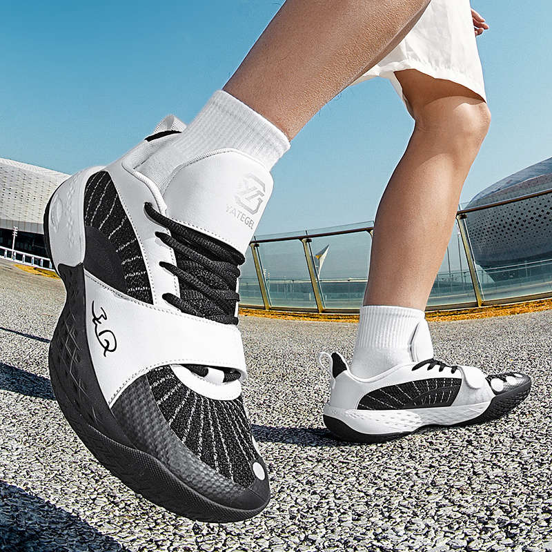 Sneakers Black And White Size Uk 7